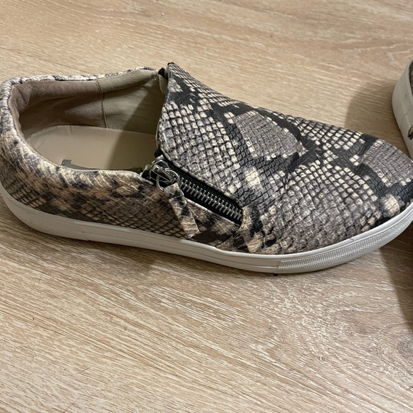 Steve Madden Sneakers - Picture 3 of 7